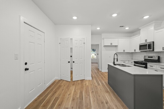 Photo - 2195 W Lang St