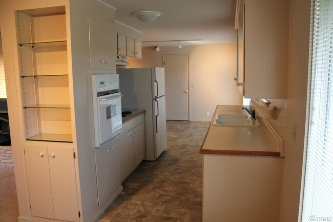 Photo - 10609 NE 46th St