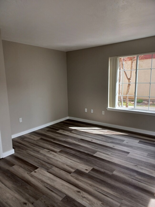 Photo - Camels Back Apartments