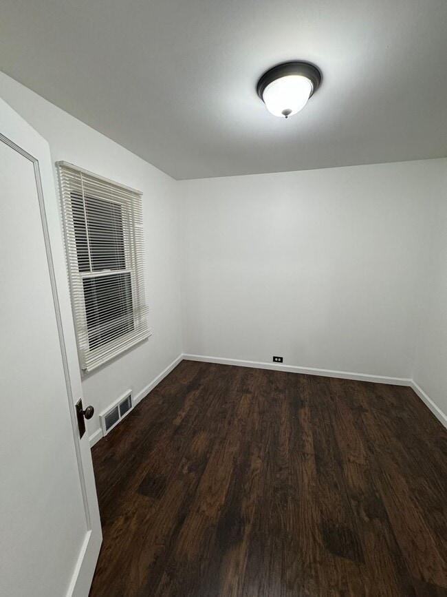 Photo - AVAILABLE NOW! SECTION 8 APPROVED! Charming 2-Bedroom Home in Quiet Pontiac Neighborhood!