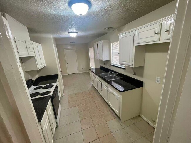 Photo - Beautiful 4 Bedroom 2 Bathroom in Plano!