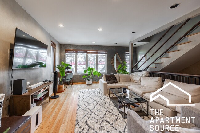Photo - 1224 W Augusta Blvd Unit 2