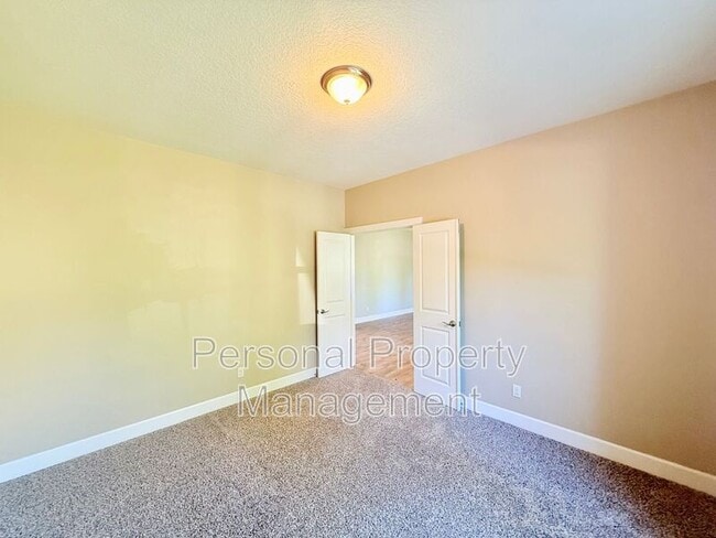 Photo - 14317 NE 40th Cir