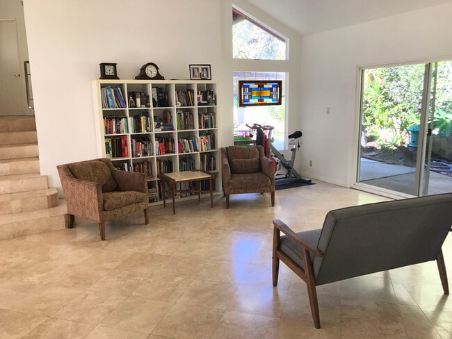 Living Area - 910 Lorinda Dr