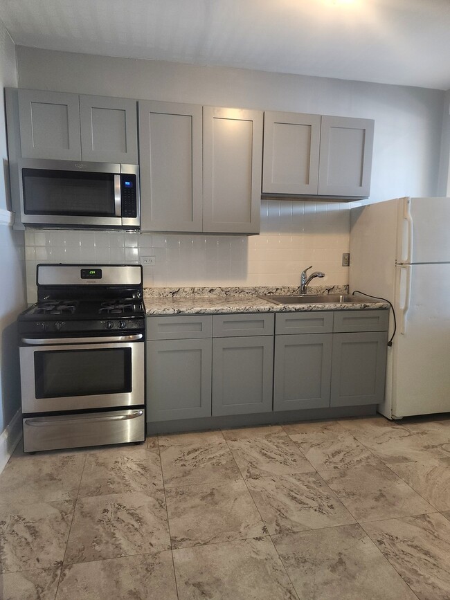 Photo - 3042 W Leland Ave Unit 3