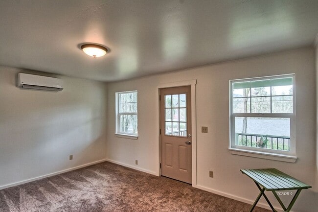 Photo - 150 Court St