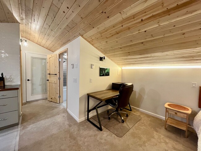 Photo - Beautiful efficiency apartment with balcony near UAF
