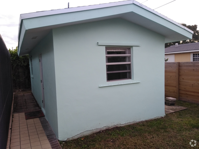 Building Photo - 18775 SW 99th Rd Unit Cutler bay efficiency Rental