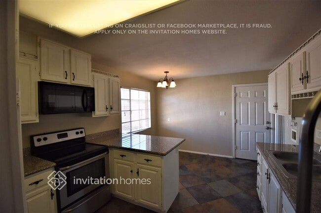 Photo - 8430 E Oak St