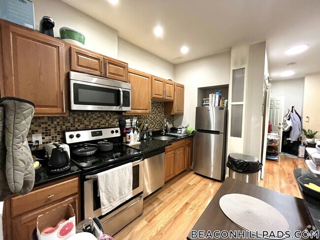 Building Photo - 51 Joy St Unit 1R Rental