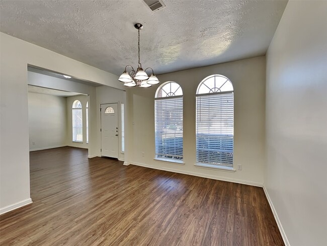 Photo - 502 Hearthstone Ct