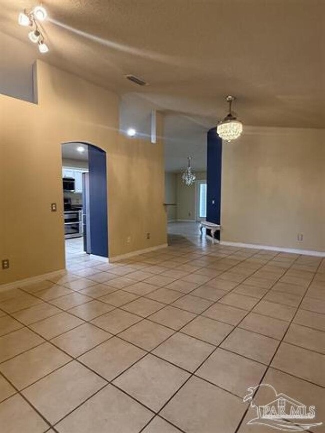 4907 Makenna Cir