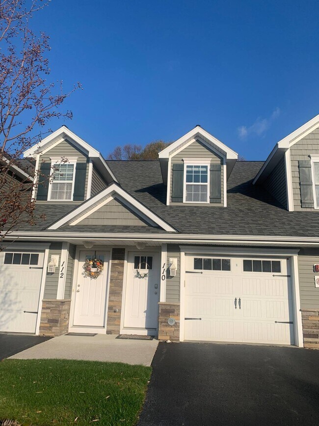 Photo - 110 Paddock Cir