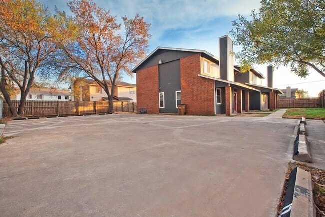 Building Photo - 8401 Colony Loop Dr Unit D