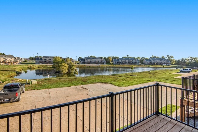 Building Photo - Beautiful Townhouse in Smithville!! 2BR/1.5BA  Move In Ready