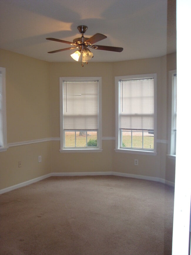 Photo - Modern Comfort and Convenience in Georgia's Lakeland - Your Perfect Rental Home Awaits!