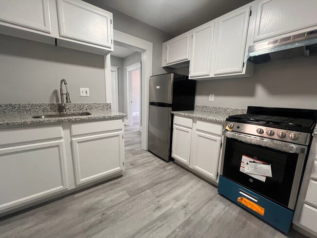 Building Photo - 376 Riverway Rental