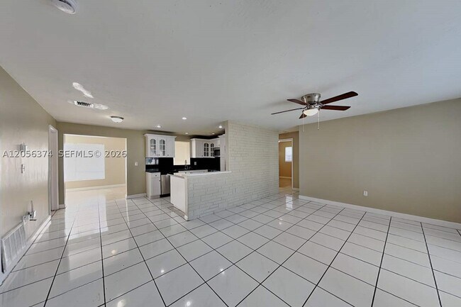 Photo - 2401 Jamaica Dr