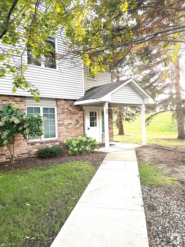 Lexington Pointe Nearby Townhomes for Rent Eagan MN 1 Townhouses