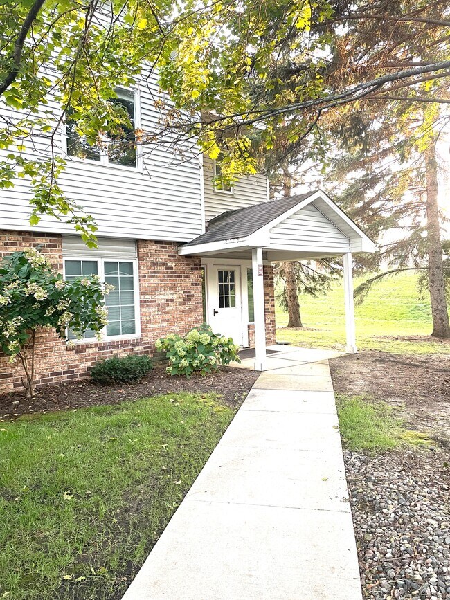 3589 Blue Jay Way Townhome Townhome Rental in Eagan MN