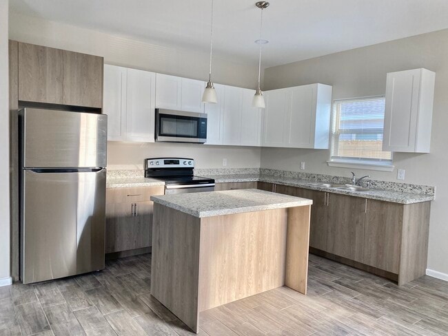 Building Photo - 805 W Sunset Valley St Unit 3