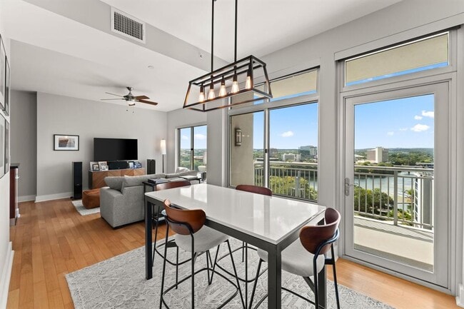 Building Photo - 603 Davis St Unit 1301 Rental