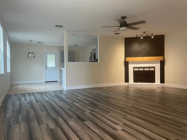 Photo - Charming 3BD/2BA with fireplace