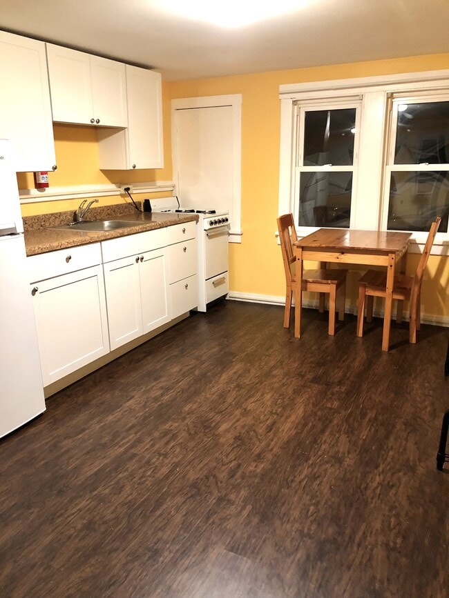 Photo - 223 N 10th St