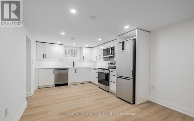 Photo - 562 Deloraine Ave