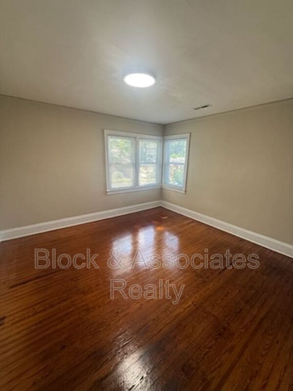 Photo - 720 S Main St