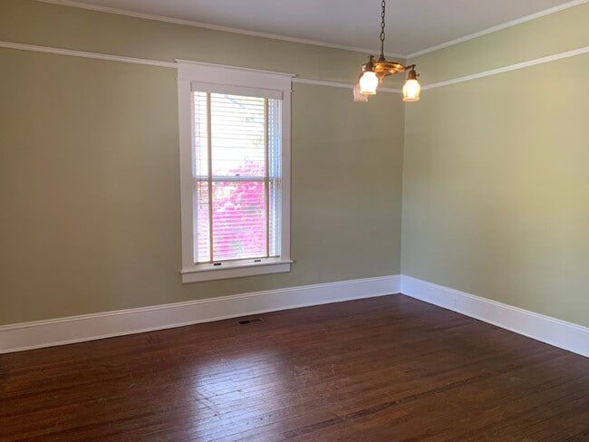 Photo - 110 N Hilliard St