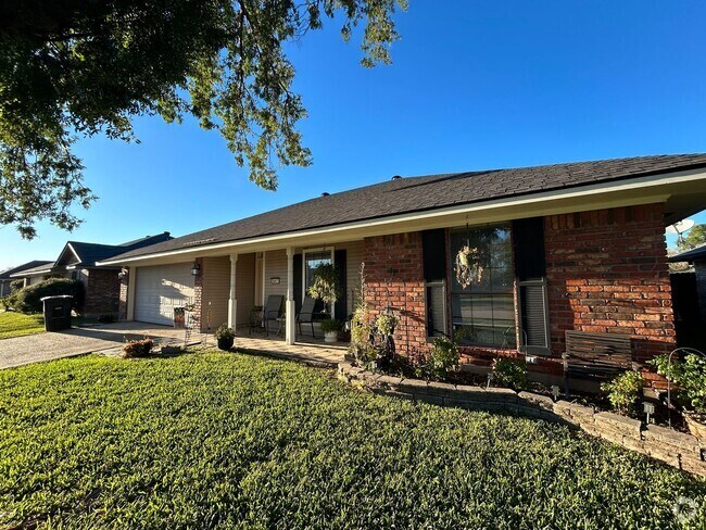 Building Photo - Perfect South Bossier Home