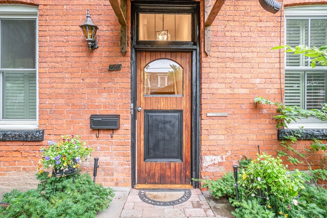 Photo - 225 Major St