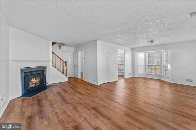 Photo - 194 Darwin Ln