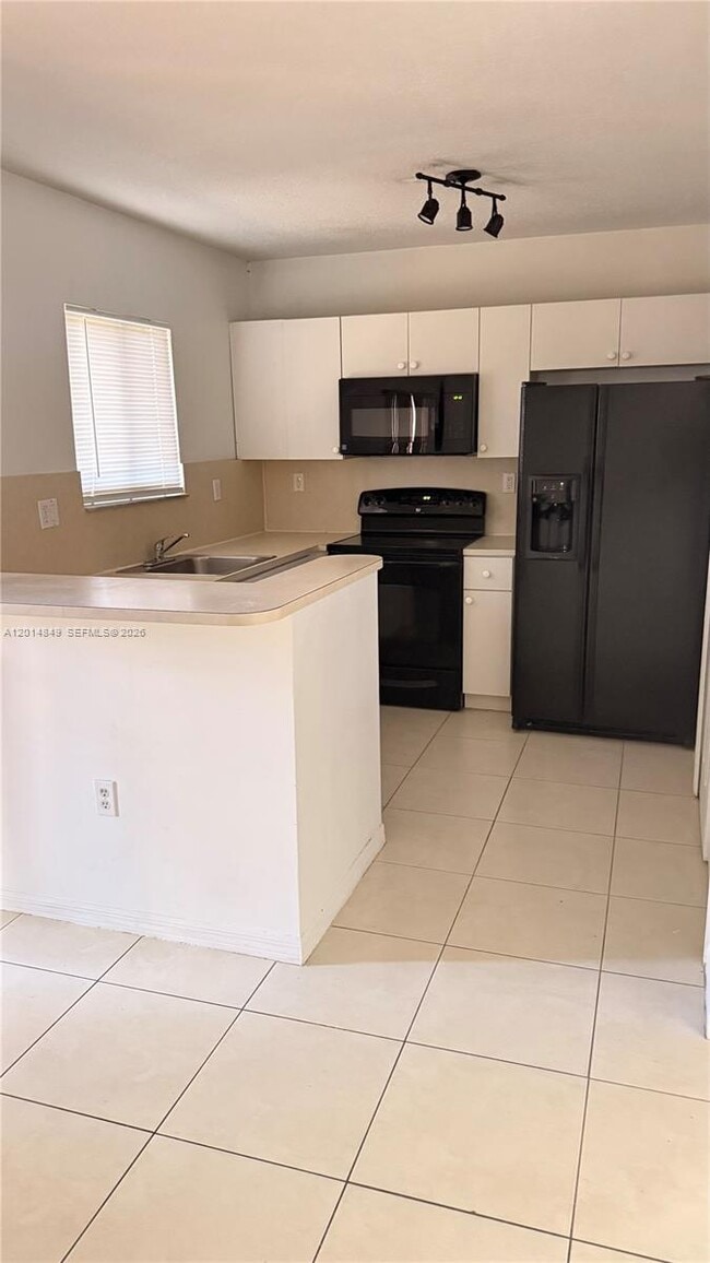 Photo - 990 NE 33rd Terrace Unidad 104