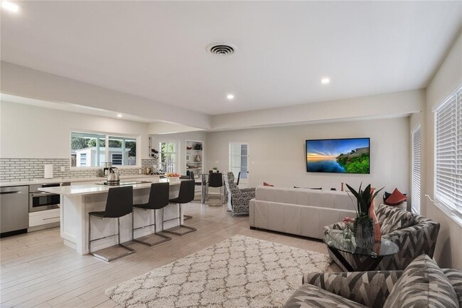 Photo - 2266 Clematis St