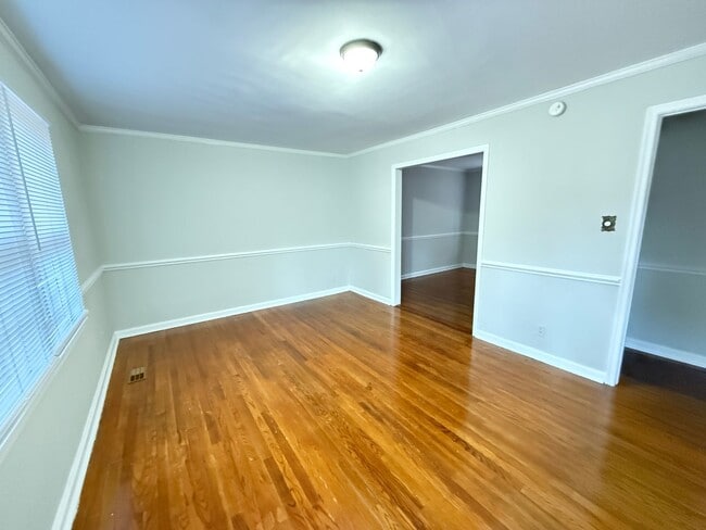 Photo - 2825 Amherst Rd