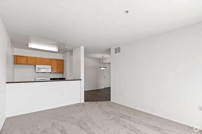 2HAB, 1BA - 958SF - Plasencia - Sala de estar