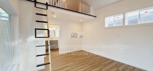 Photo - 5621 N 44th St Unit B