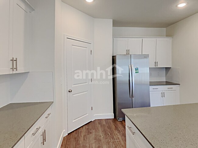Photo - 2381 E Frontier St
