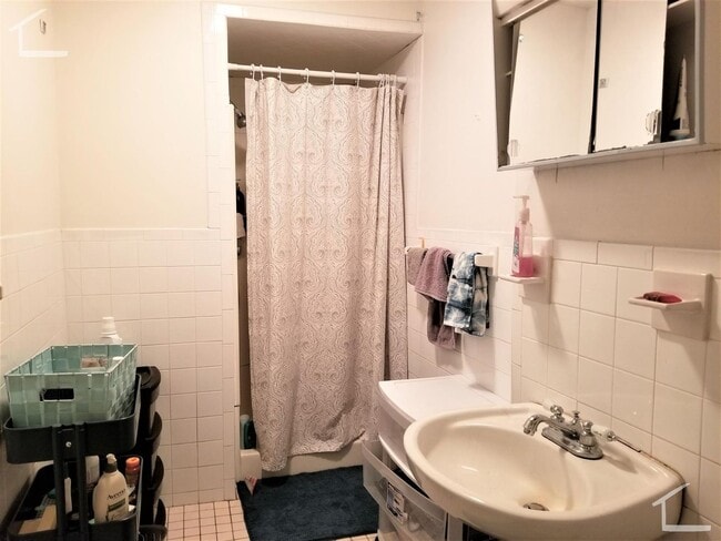 Photo - Packard's Corner three bedroom filled with sunlight Unit #19