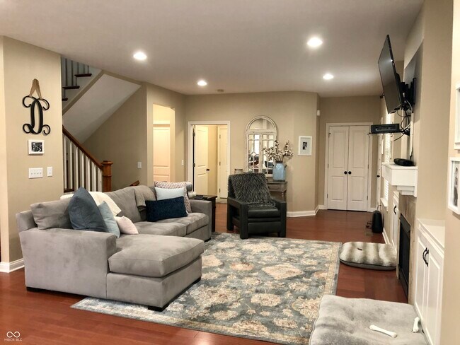 Photo - 235 3rd Ave NE