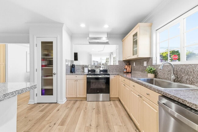 Photo - 765 Elkwood Ave