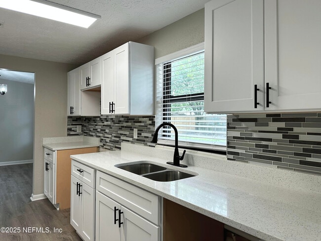 Building Photo - 10833 Liscard Rd S Rental