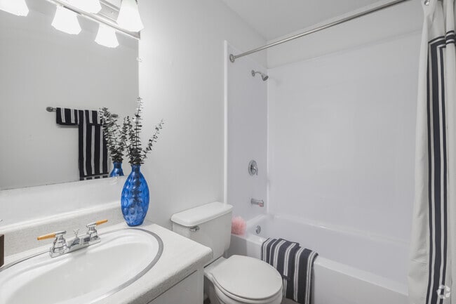 2BR, 1.5BA - 850SF - Primary Bathroom
