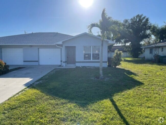 Building Photo - 2 Bedroom 2 Bath Duplex With Garage! SW Ca... Rental