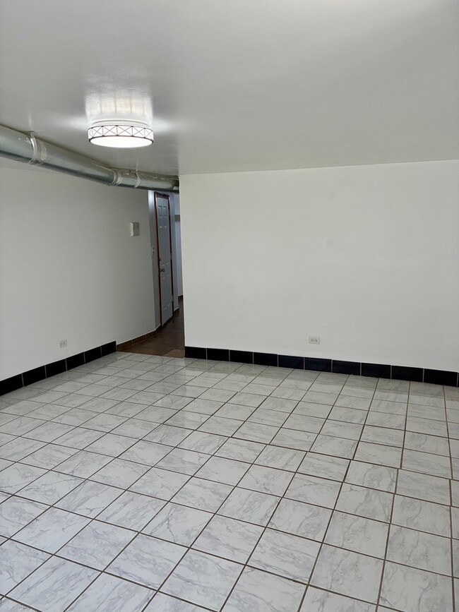 Photo - 1111 N Leclaire Ave Unit B