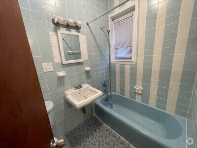 Building Photo - 2021 Commonwealth Ave Rental