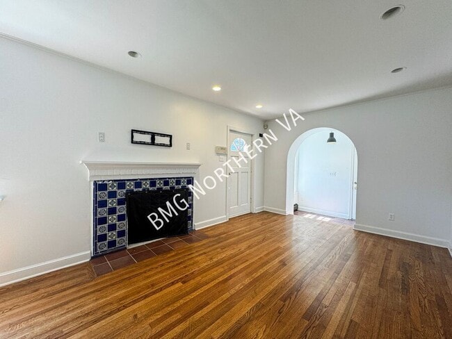 Photo - 6600 Braddock Rd