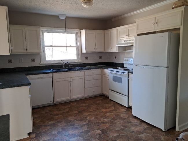 Photo - 6312 Lake Rd